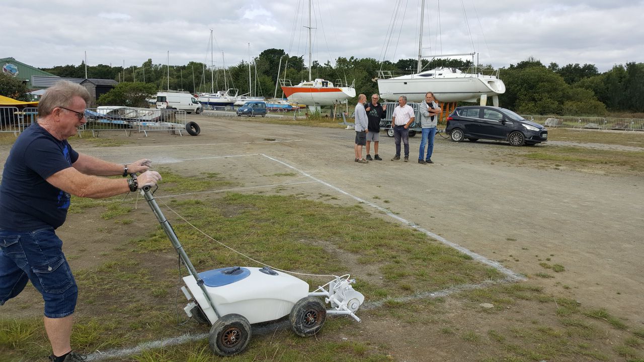 Quelques photos du vide-greniers 2024 de Bag-Plougastell au Tinduff